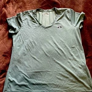 Under Armor size XL top